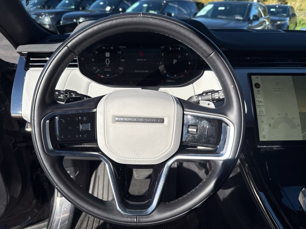 Used 2025 Santorini Black Metallic Land Rover SE image 20