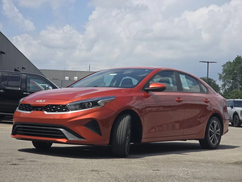 Used 2023 Red Kia LXS image 10
