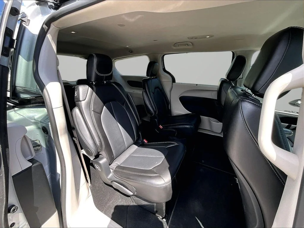 Used 2024 Silver Chrysler Touring L image 28