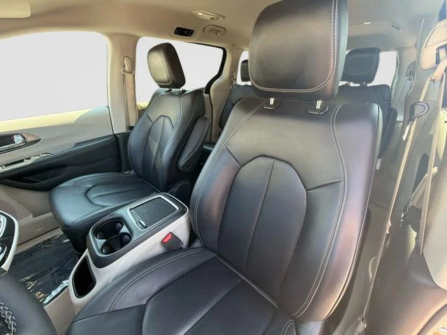 Used 2024 Diamond Black Chrysler Touring L image 26