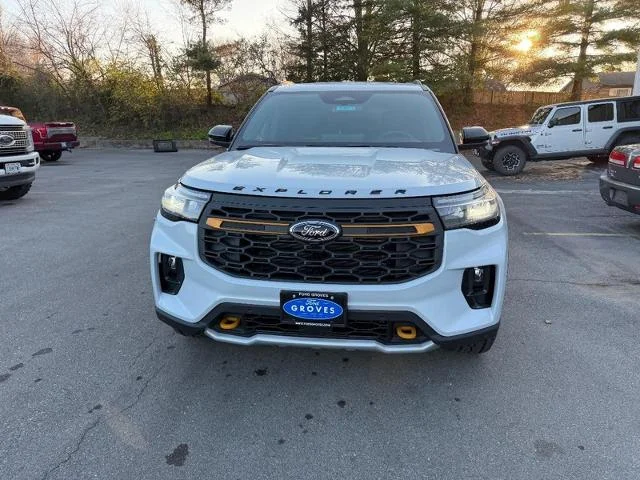New 2026 Space White Metallic Ford Tremor® image 28
