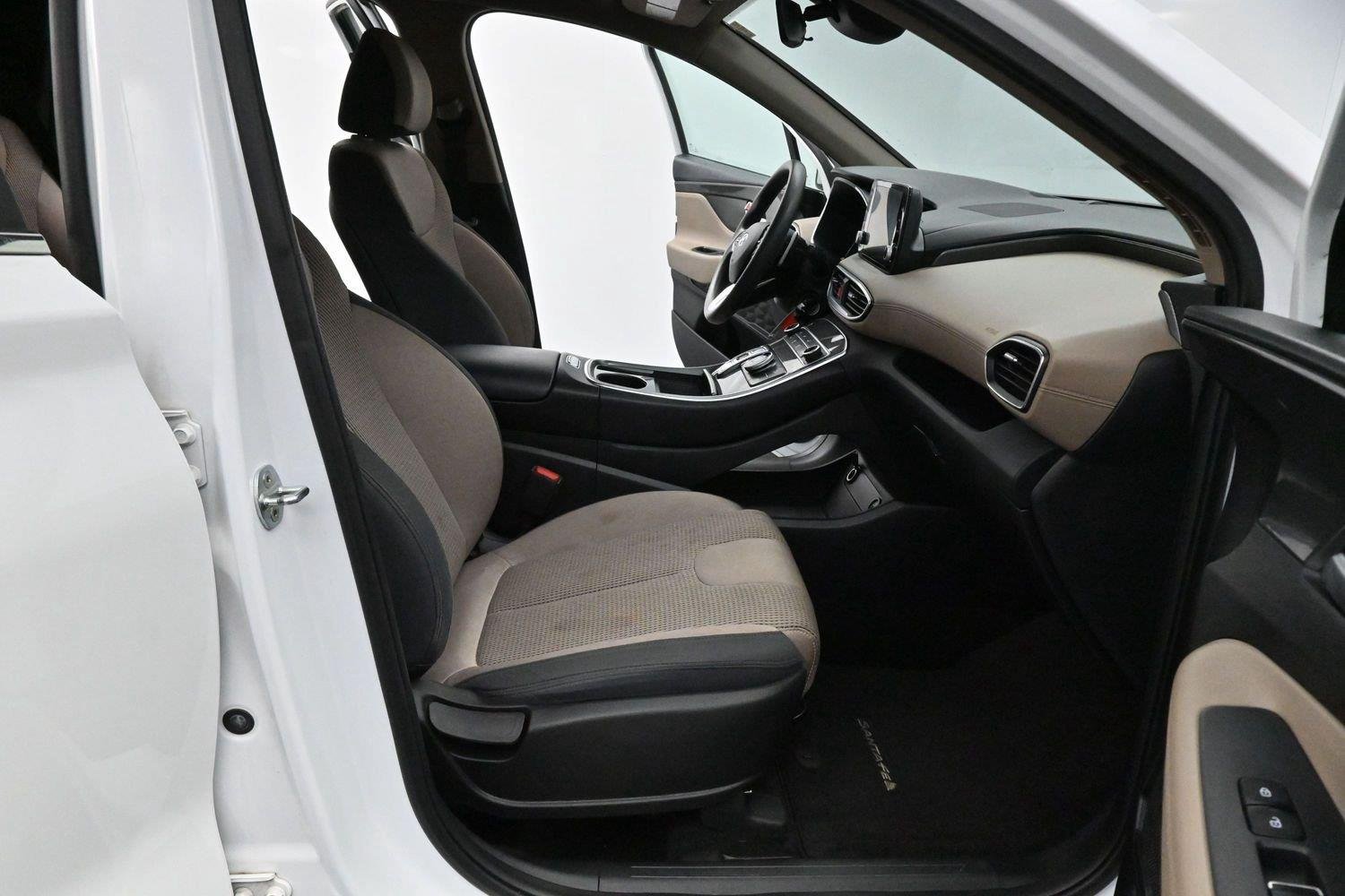 Used 2022 Quartz White Hyundai SE image 28