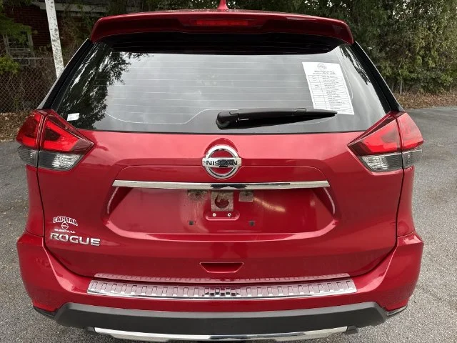 Used 2017 Red Nissan S image 33