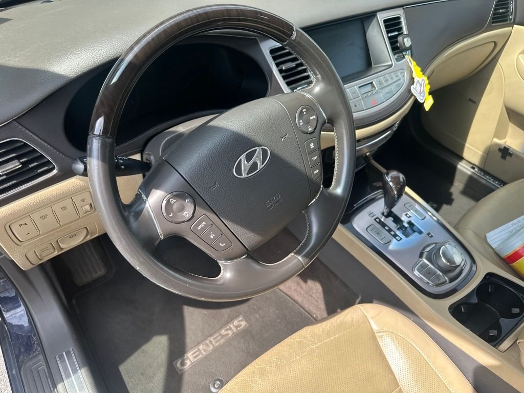 Used 2011 Blue Hyundai 4.6 image 10