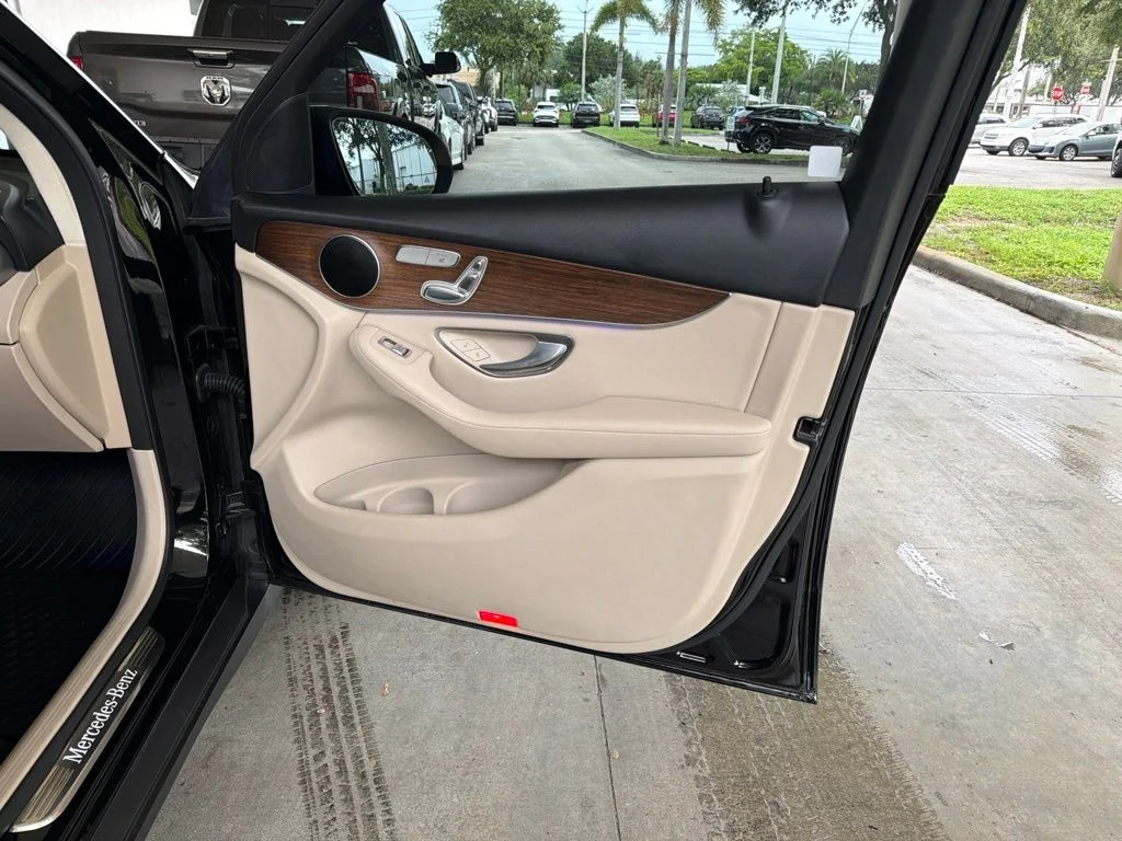 Used 2020 Black Mercedes-Benz GLC 300 image 28