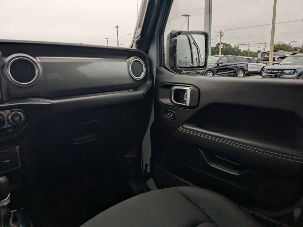 Used 2023 Gray Jeep Sahara image 16