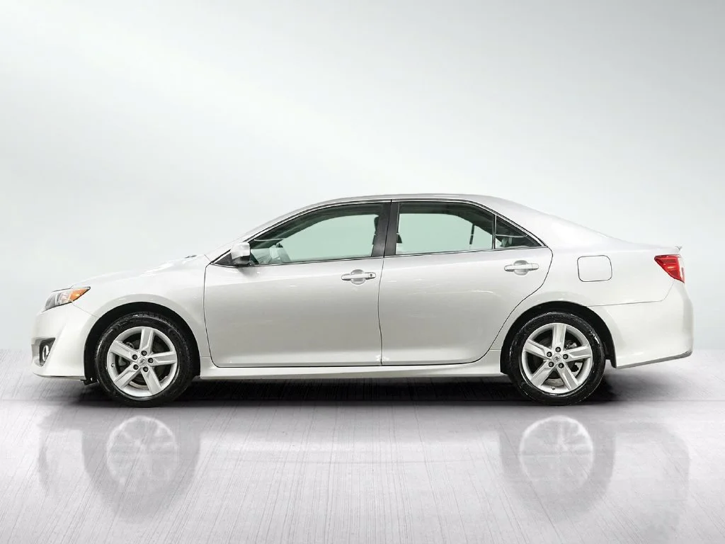 Used 2013 Toyota Camry SE with VIN 4T1BF1FK9DU236968 for sale in Minneapolis, Minnesota