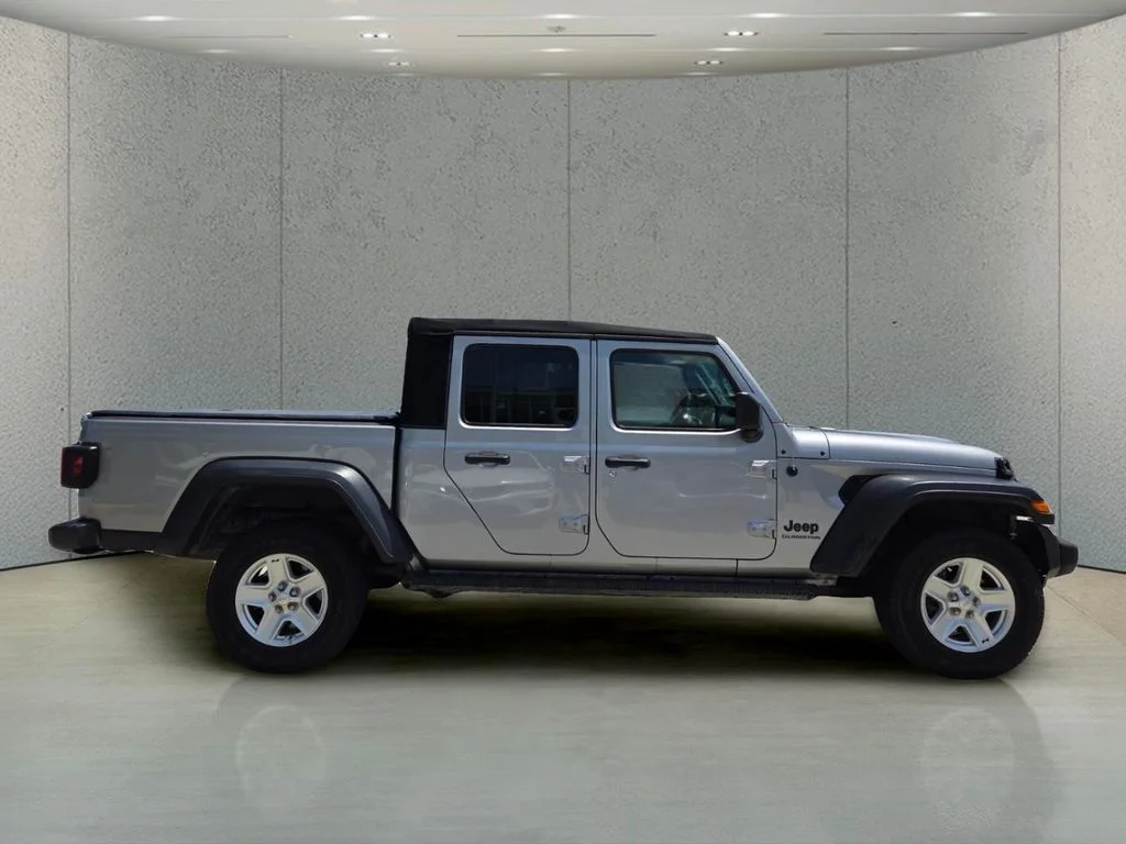 Used 2020 Silver Jeep Sport image 6