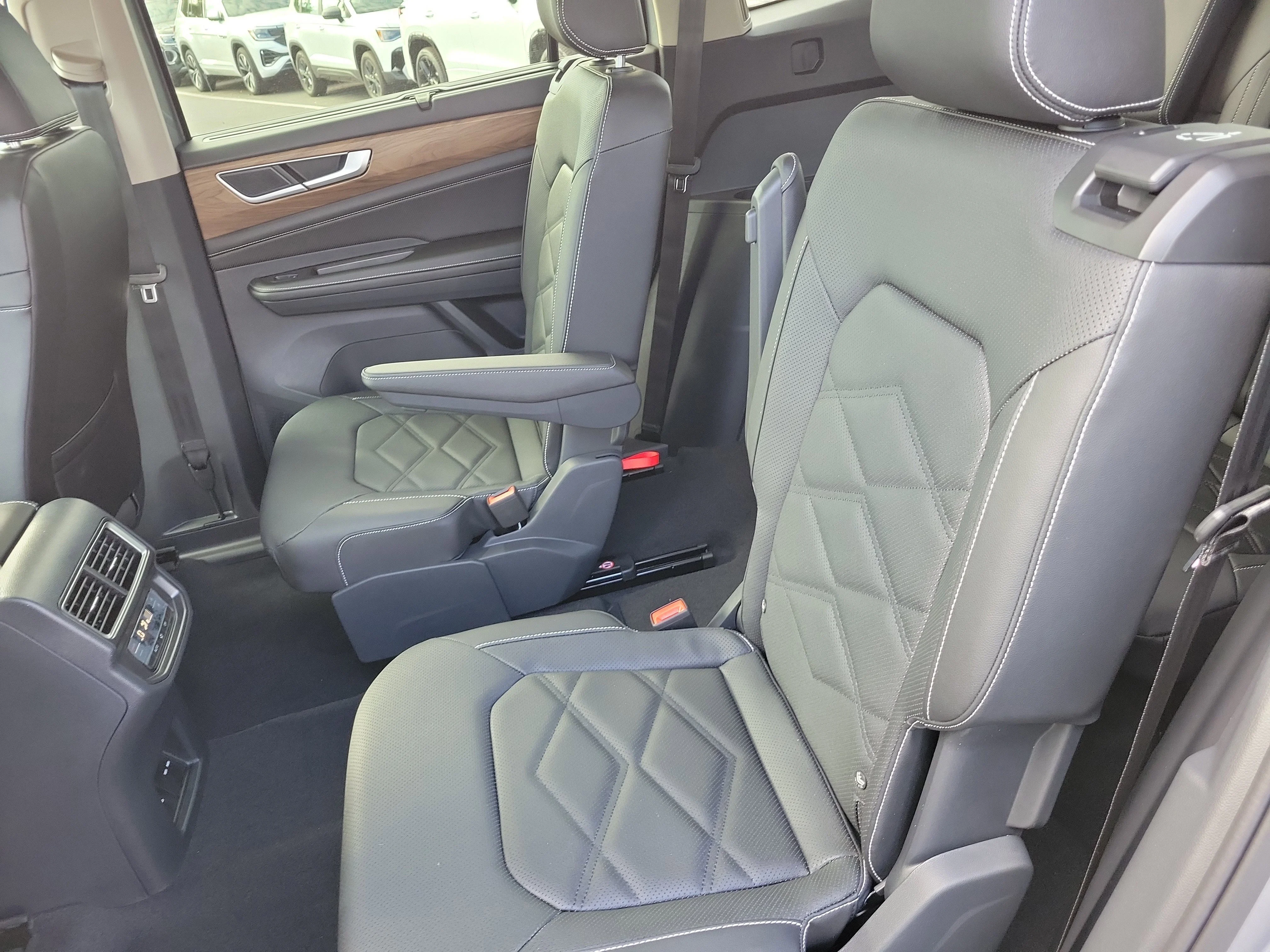 New 2026 Silver Volkswagen SE w/Technology image 16