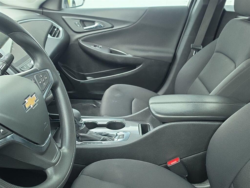 Used 2024 Summit White Chevrolet LT image 5