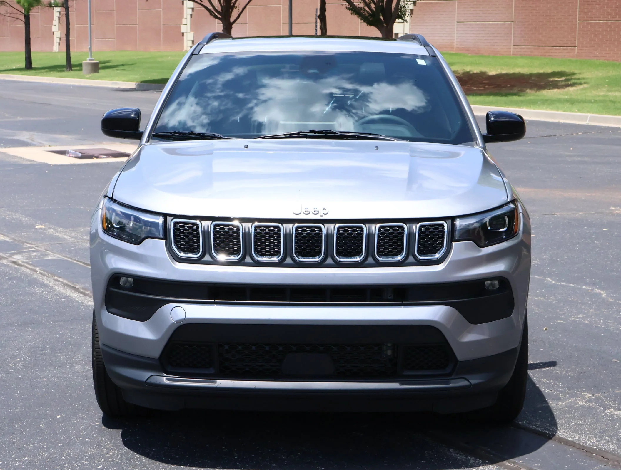 Used 2023 Billet Silver M Jeep Latitude Lux image 29