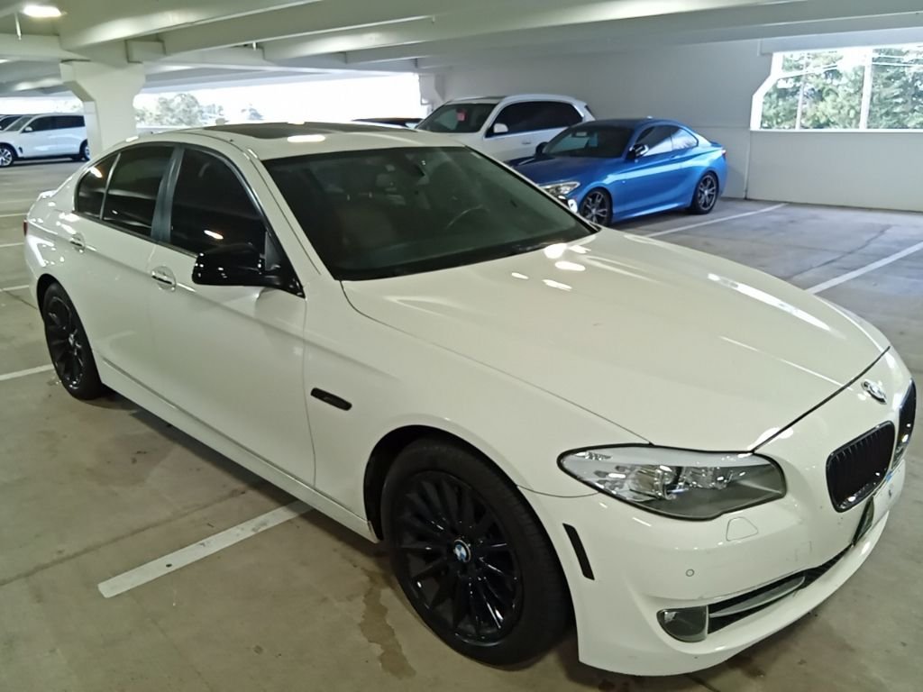Used 2013 Alpine White BMW 550i image 3