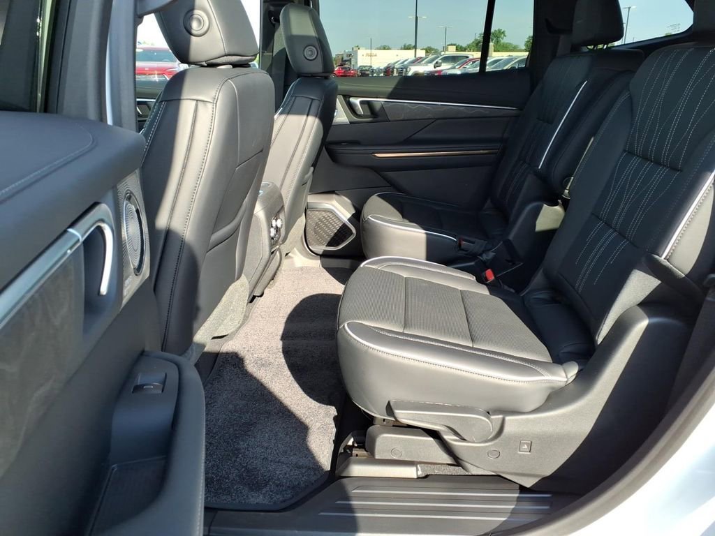 New 2026 Iridescent White Tricoat Buick Avenir image 5