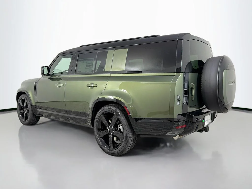New 2026 Woolstone Green Land Rover X-Dynamic SE image 7
