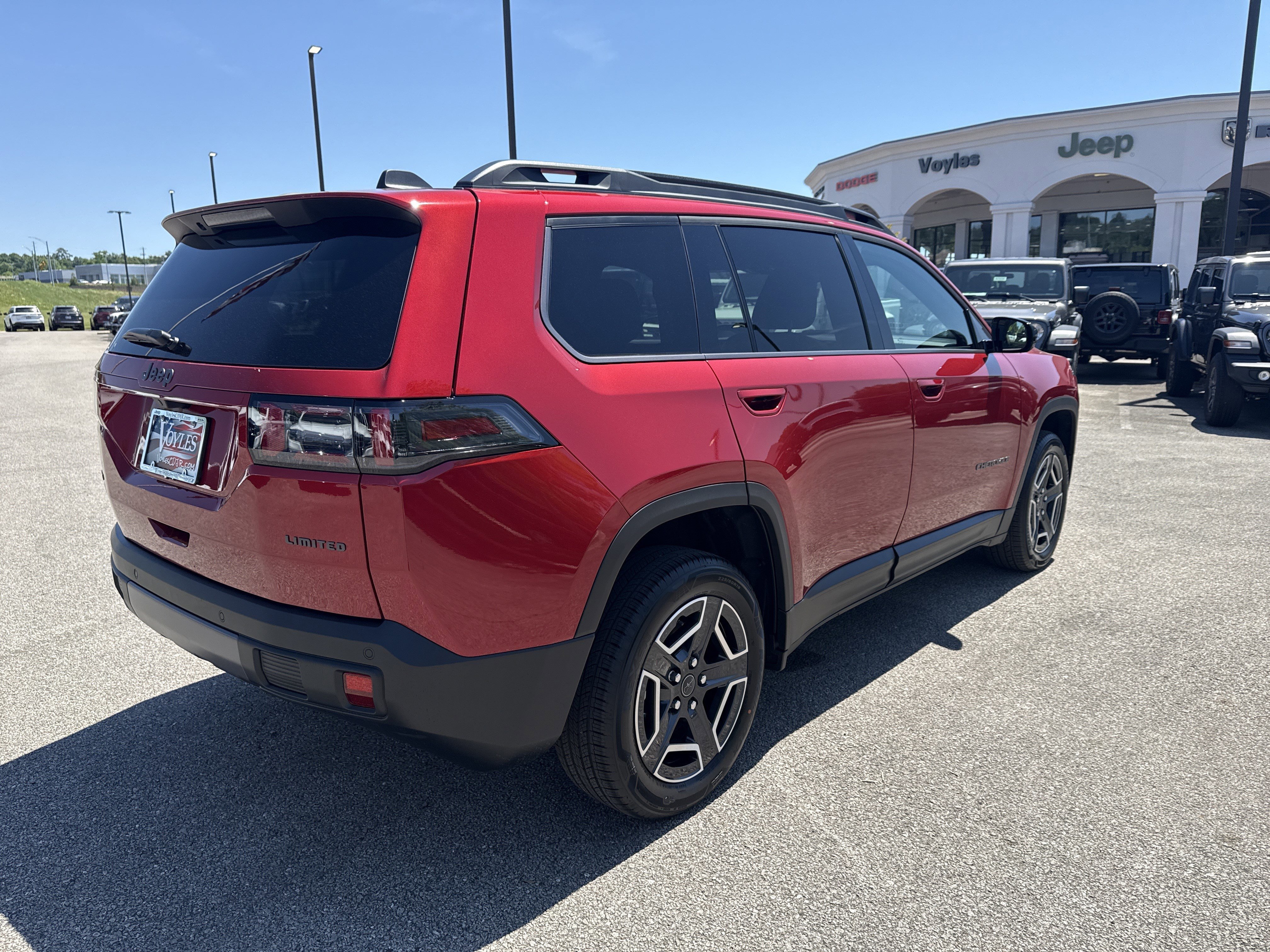 New 2026 Red Hot Pearl-Coat Exterior Paint Jeep Limited image 8