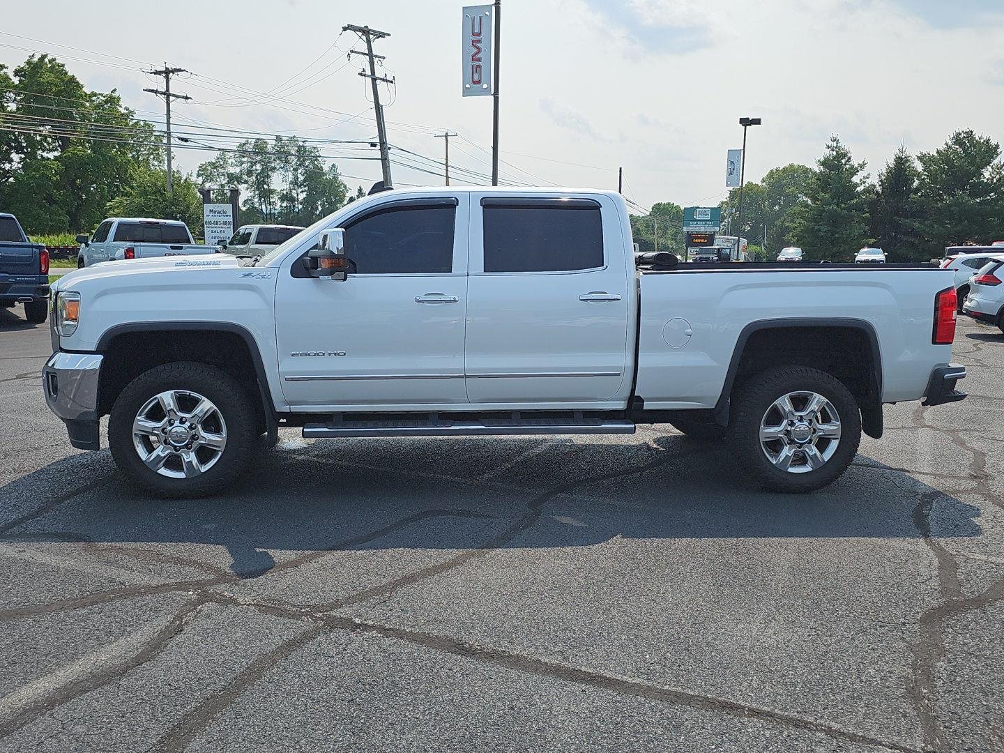 Used 2019 White Frost Tricoat GMC SLT image 8