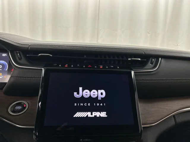 Used 2023 Gray Jeep Summit image 9