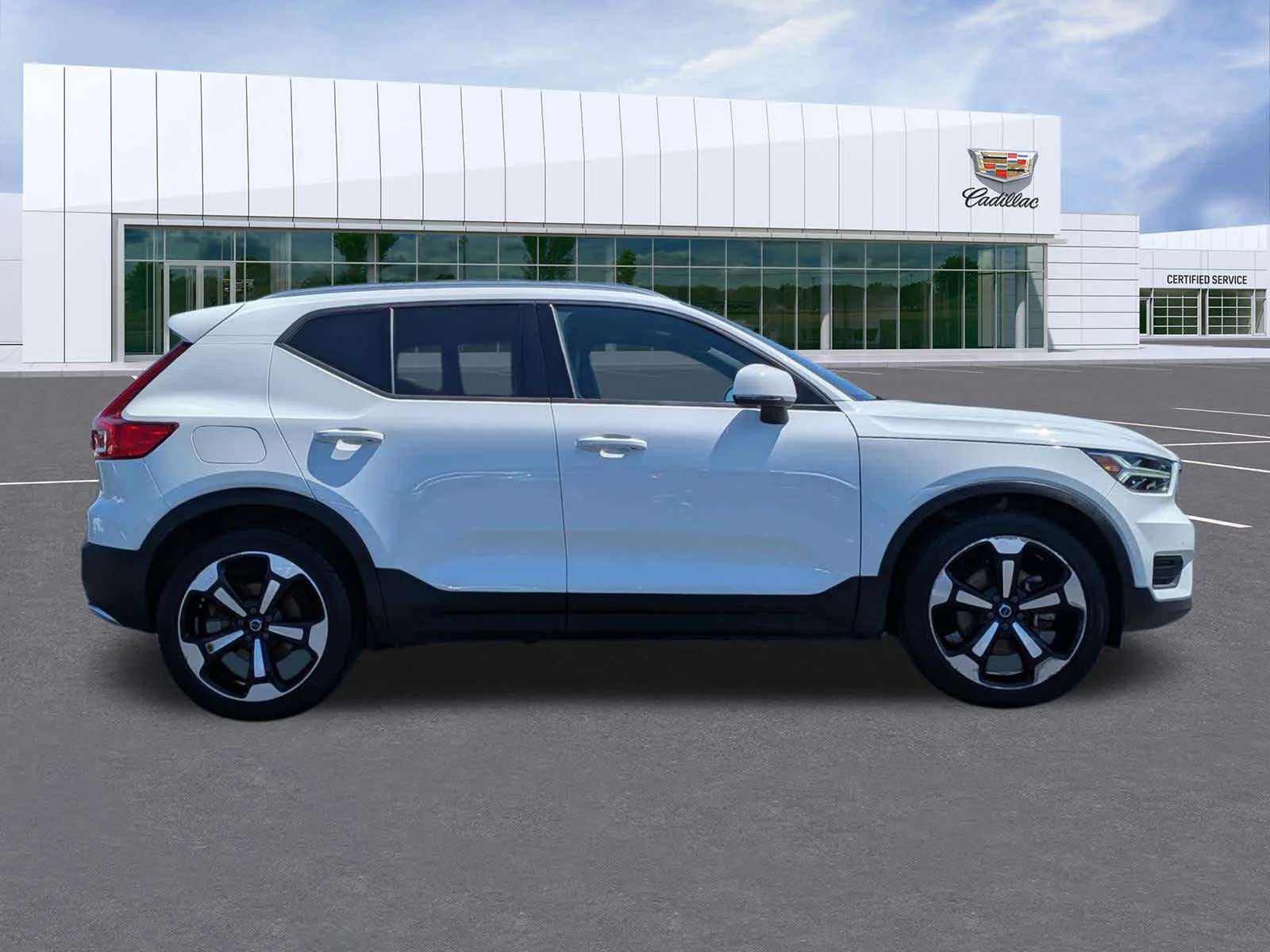 Used 2020 White Volvo Momentum image 4