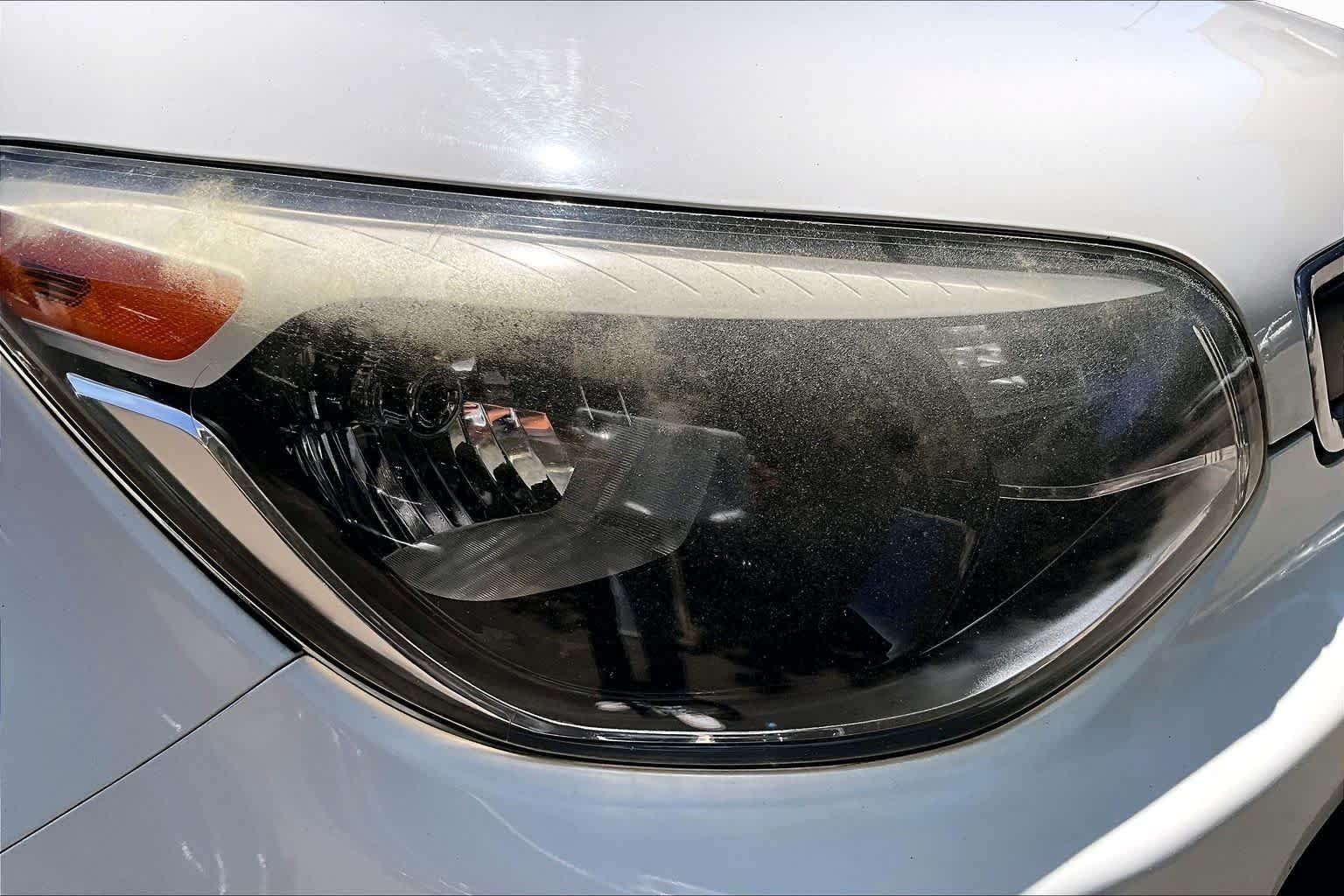 Used 2016 Clear White Kia Base image 26