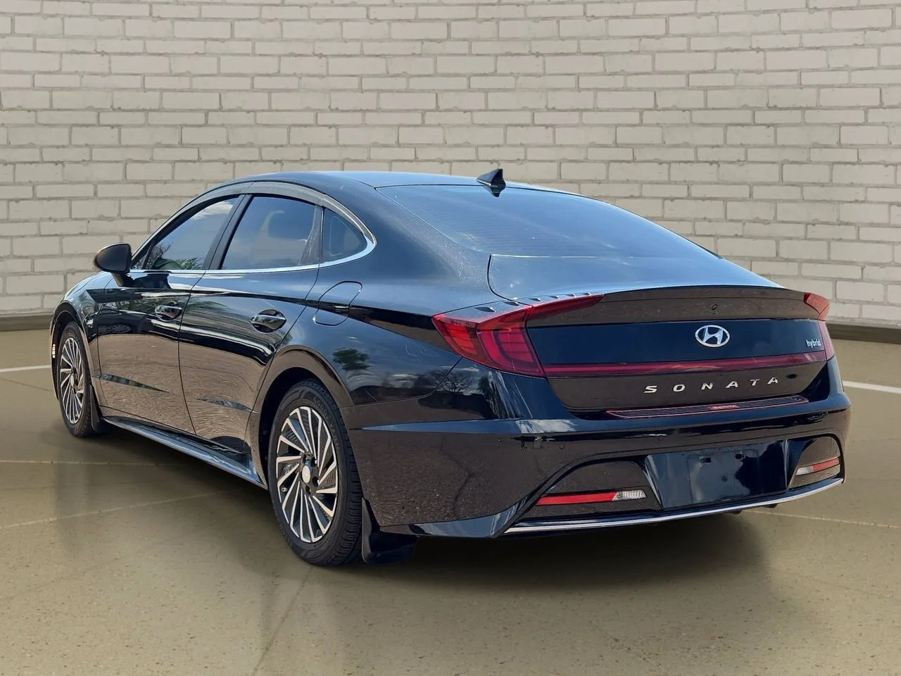 Used 2022 Nocturne Black Hyundai Limited image 6