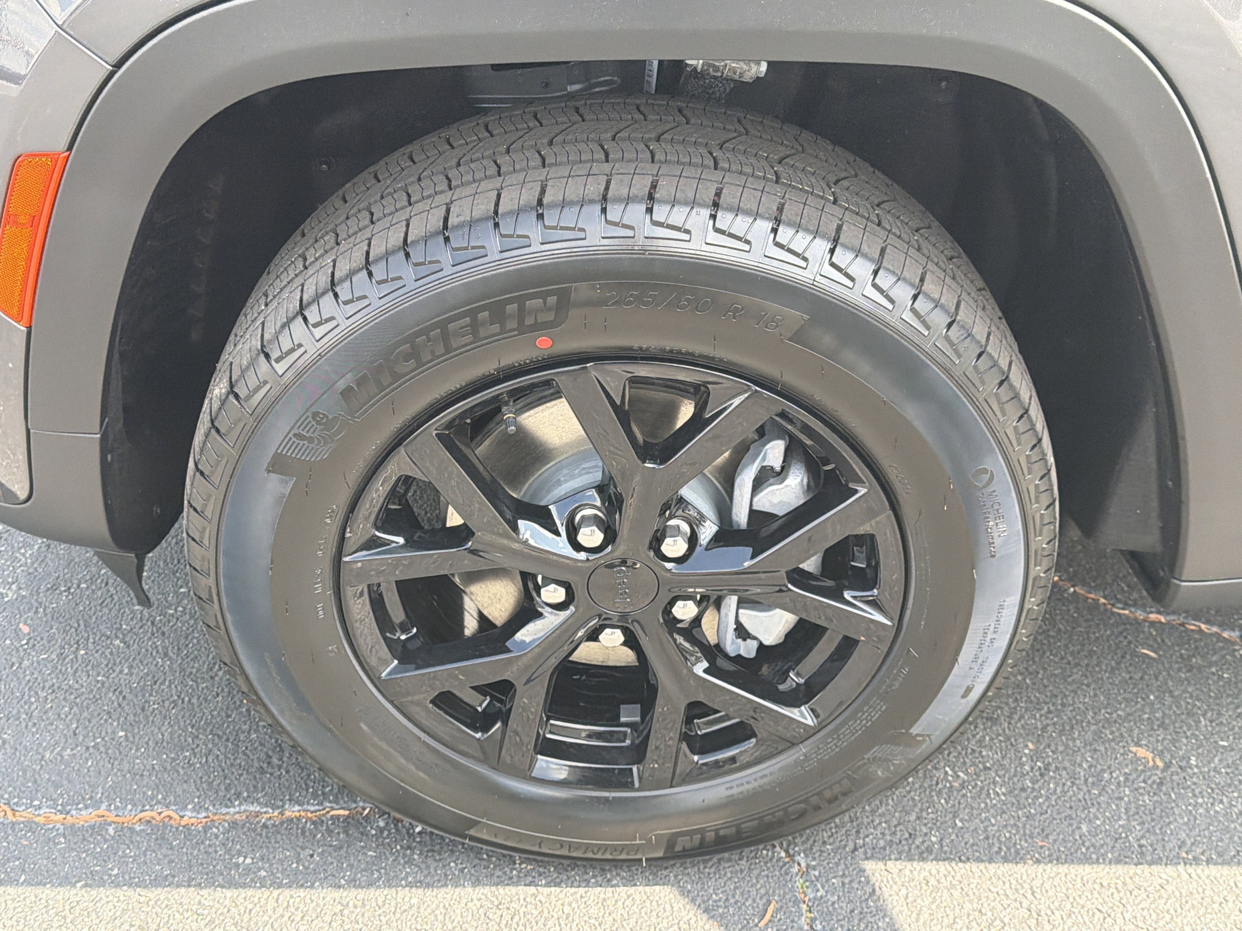 New 2026 Baltic Gray Metallic Clear-Coat Exterior Paint Jeep Altitude image 13
