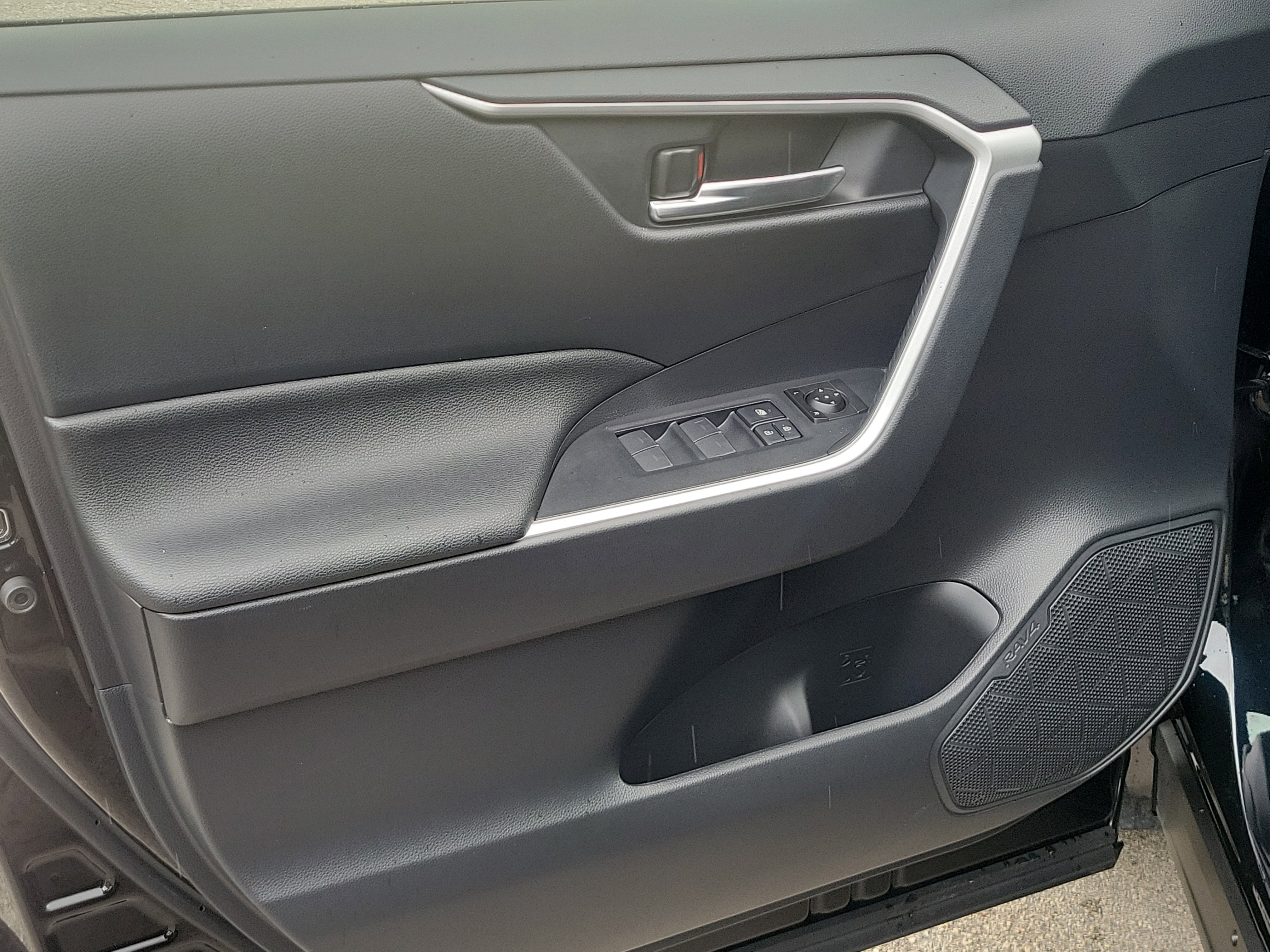 Used 2025 Midnight Black Metallic Toyota SE image 17