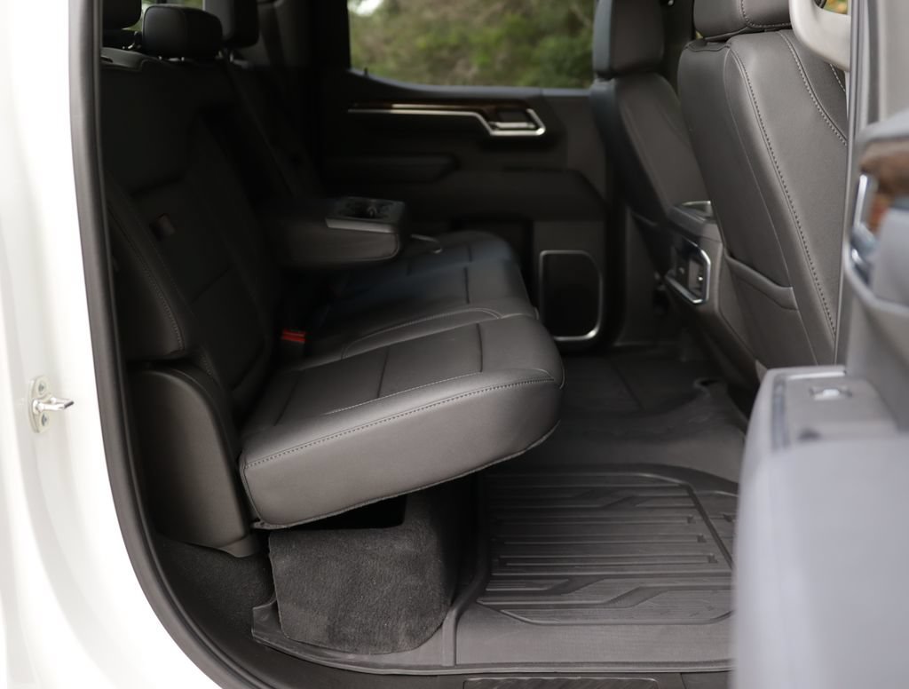 Used 2025 Summit White GMC Elevation image 29