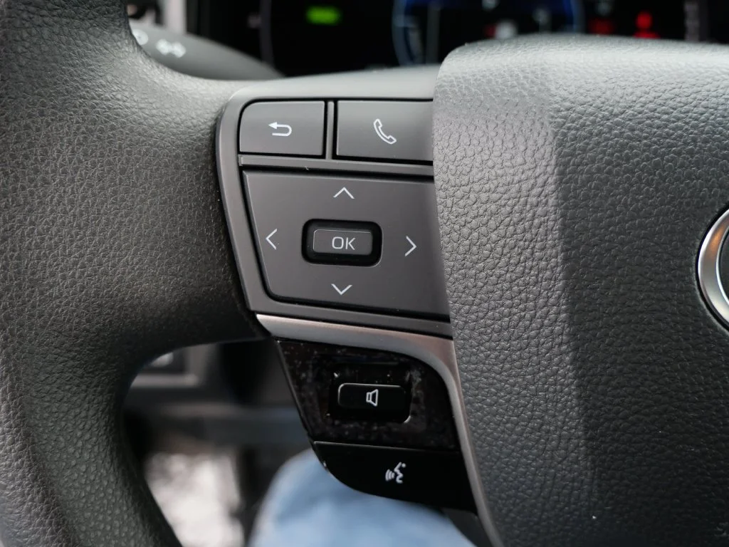 Certified Used 2025 Silver Toyota LE image 27