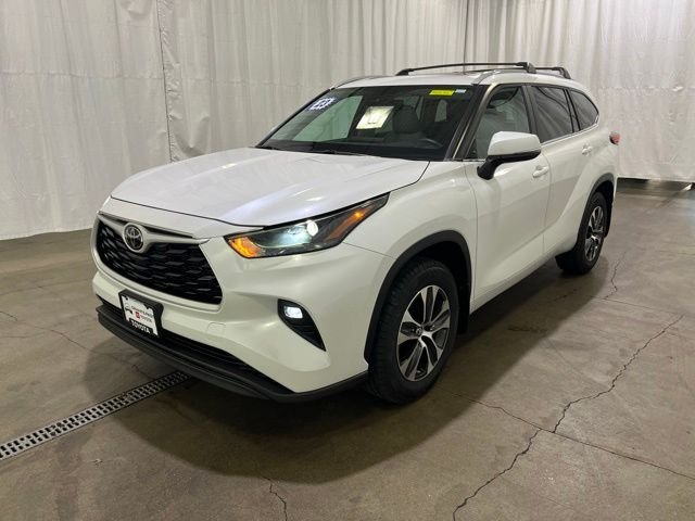 Used 2023 Beige Toyota XLE image 7
