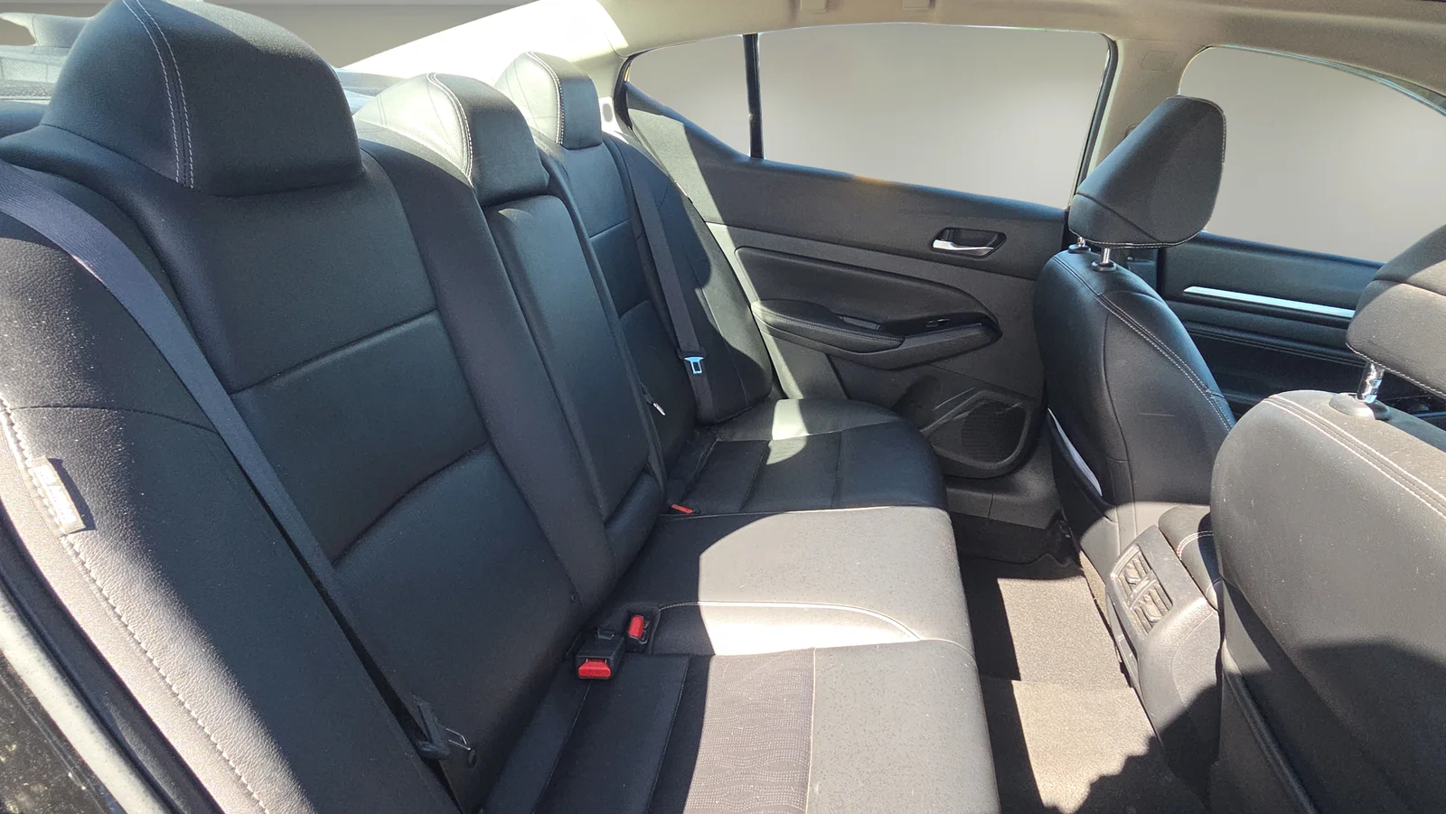 Used 2021 Black Nissan 2.5 SL image 17