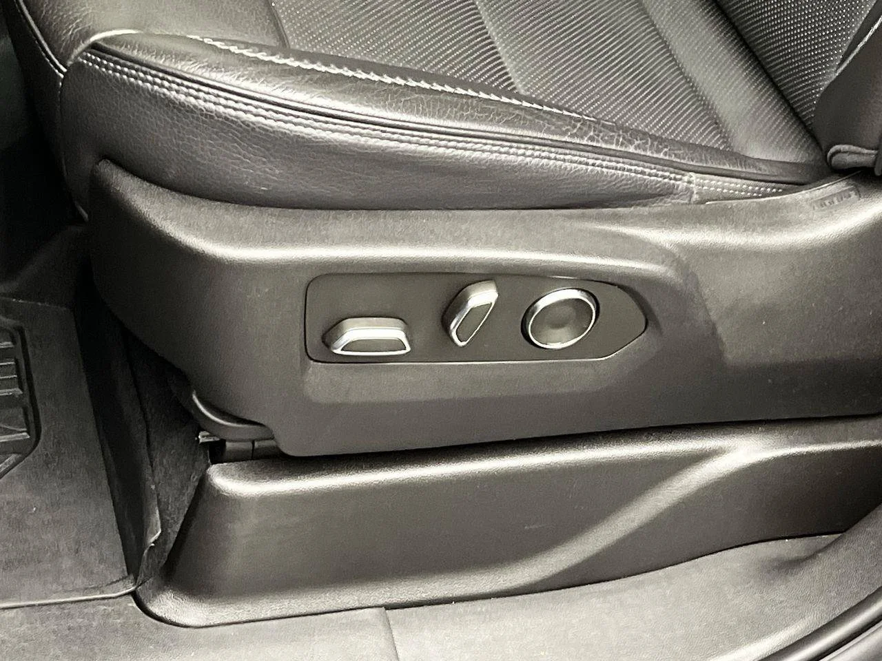 2023 GMC Yukon XL Denali - Photo 12