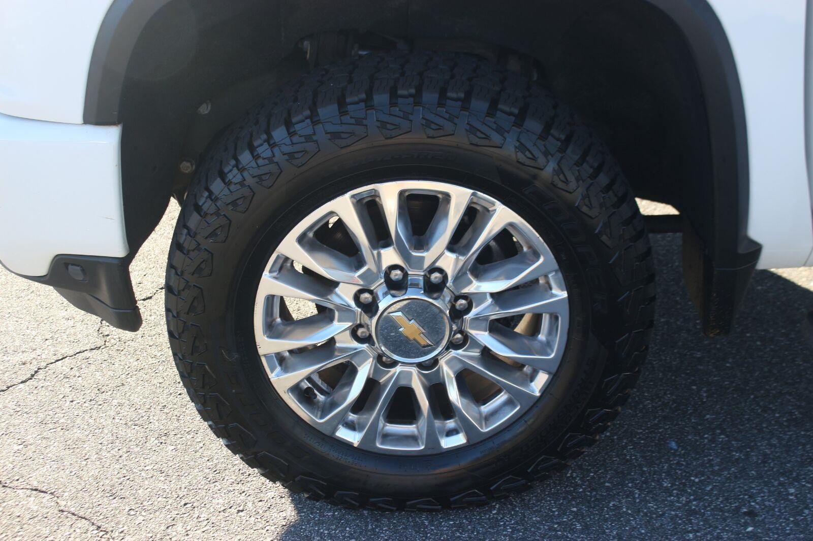 Used 2021 SUMMIT WHITE Chevrolet High Country image 41