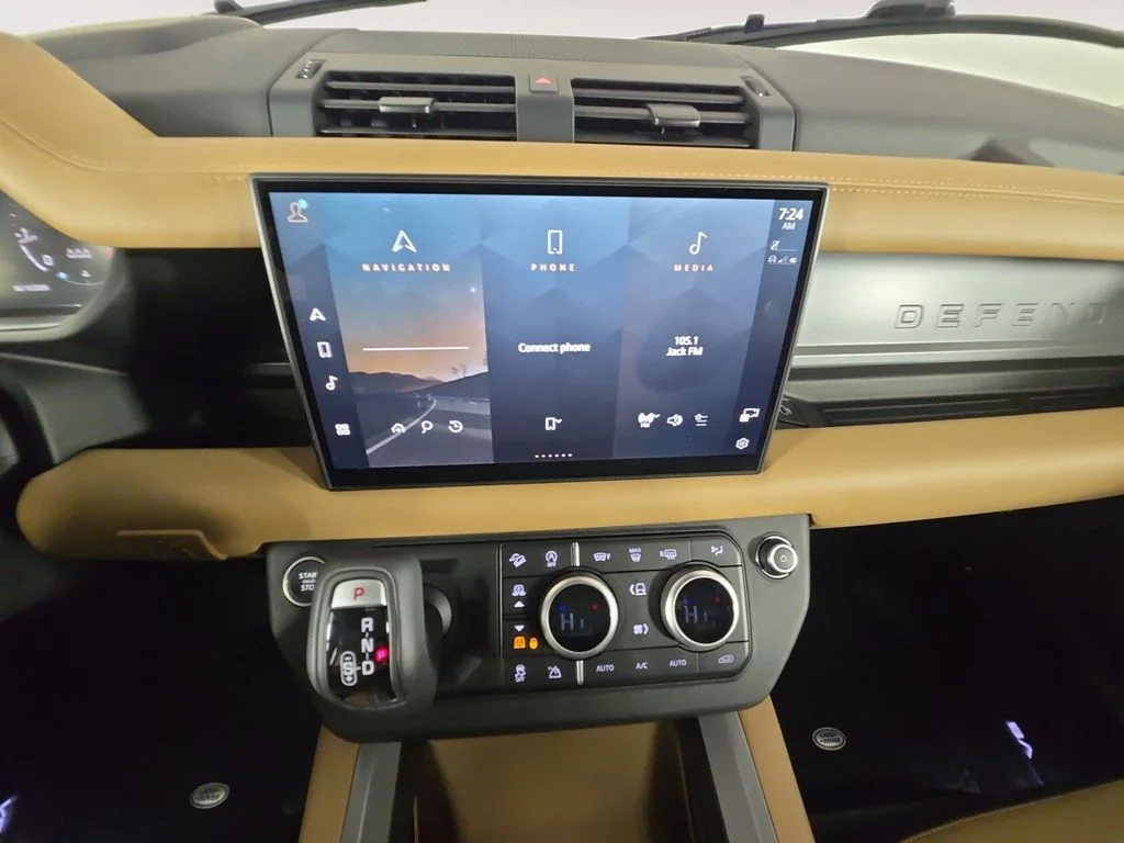 Used 2025 Gray Land Rover V8 image 11