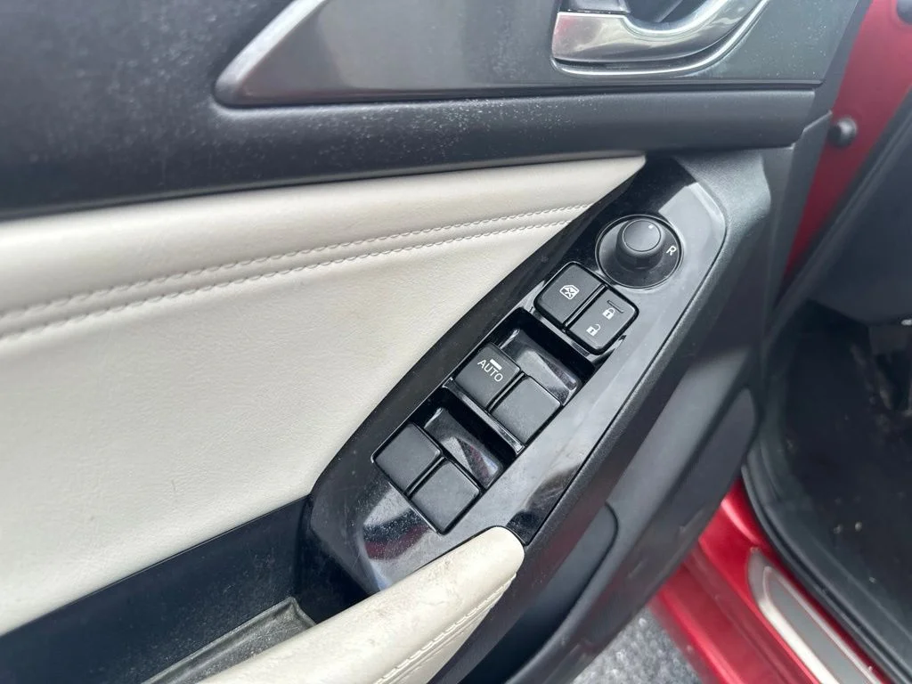 Used 2018 Red Metallic Mazda Grand Touring image 17