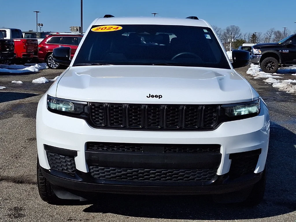 Used 2024 Bright White Clearcoat Jeep Altitude image 4