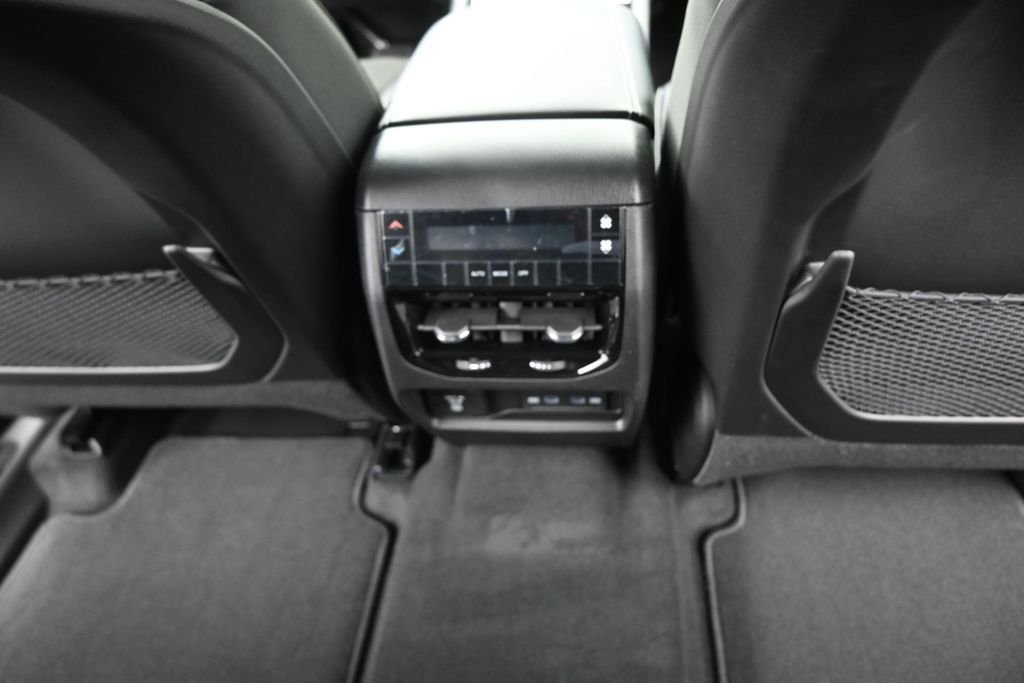 New 2026 Bright White Clear-Coat Exterior Paint Jeep Altitude image 25
