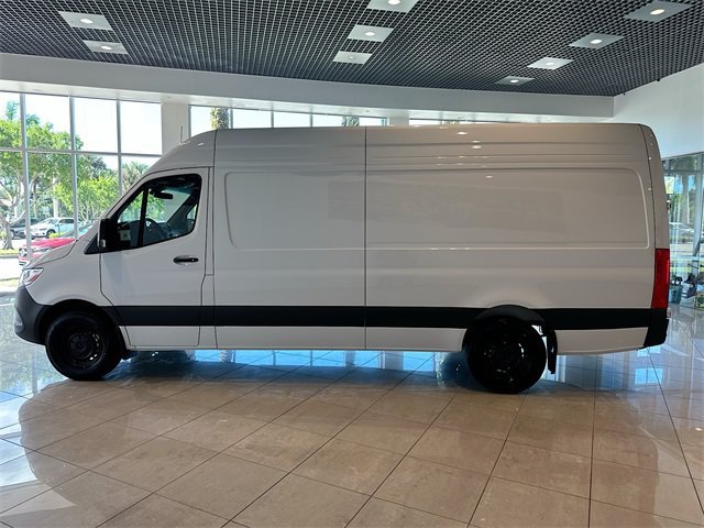 New 2026 Arctic White Mercedes-Benz Cargo 170 WB image 32