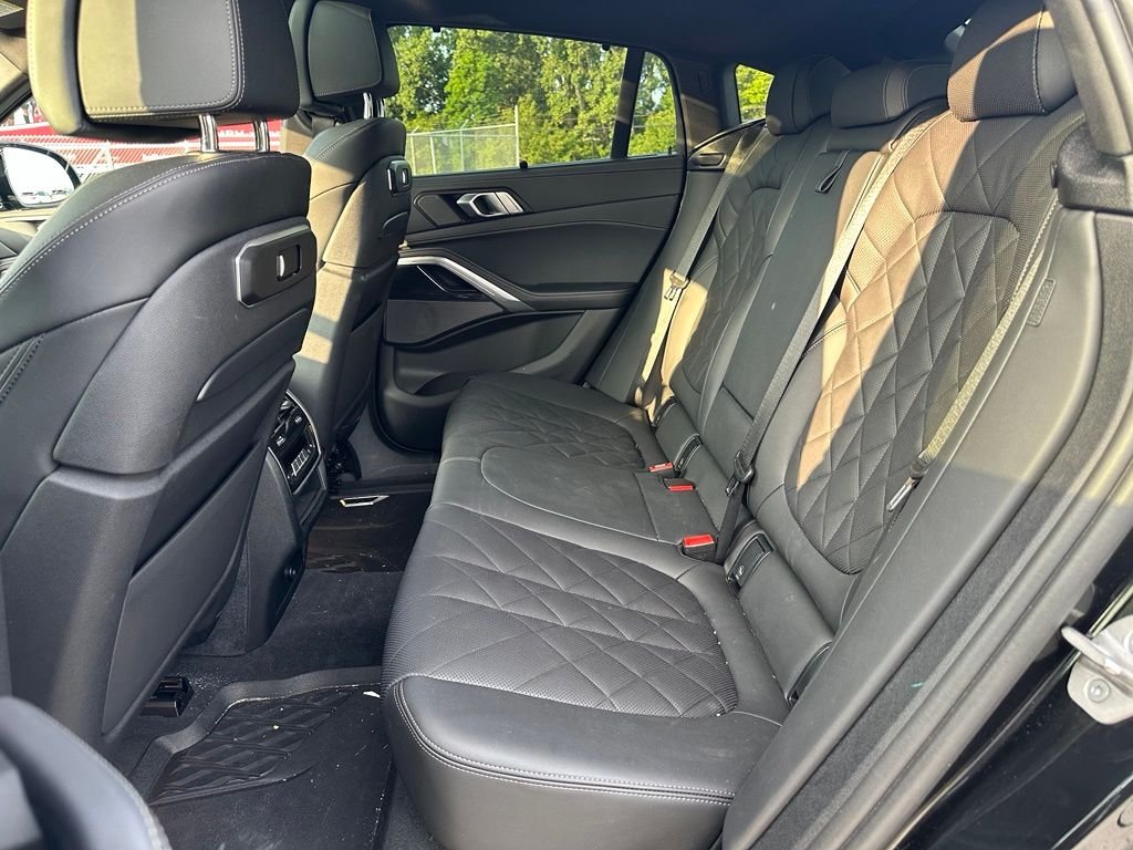 Used 2024 Black Sapphire Metallic BMW M60i image 9