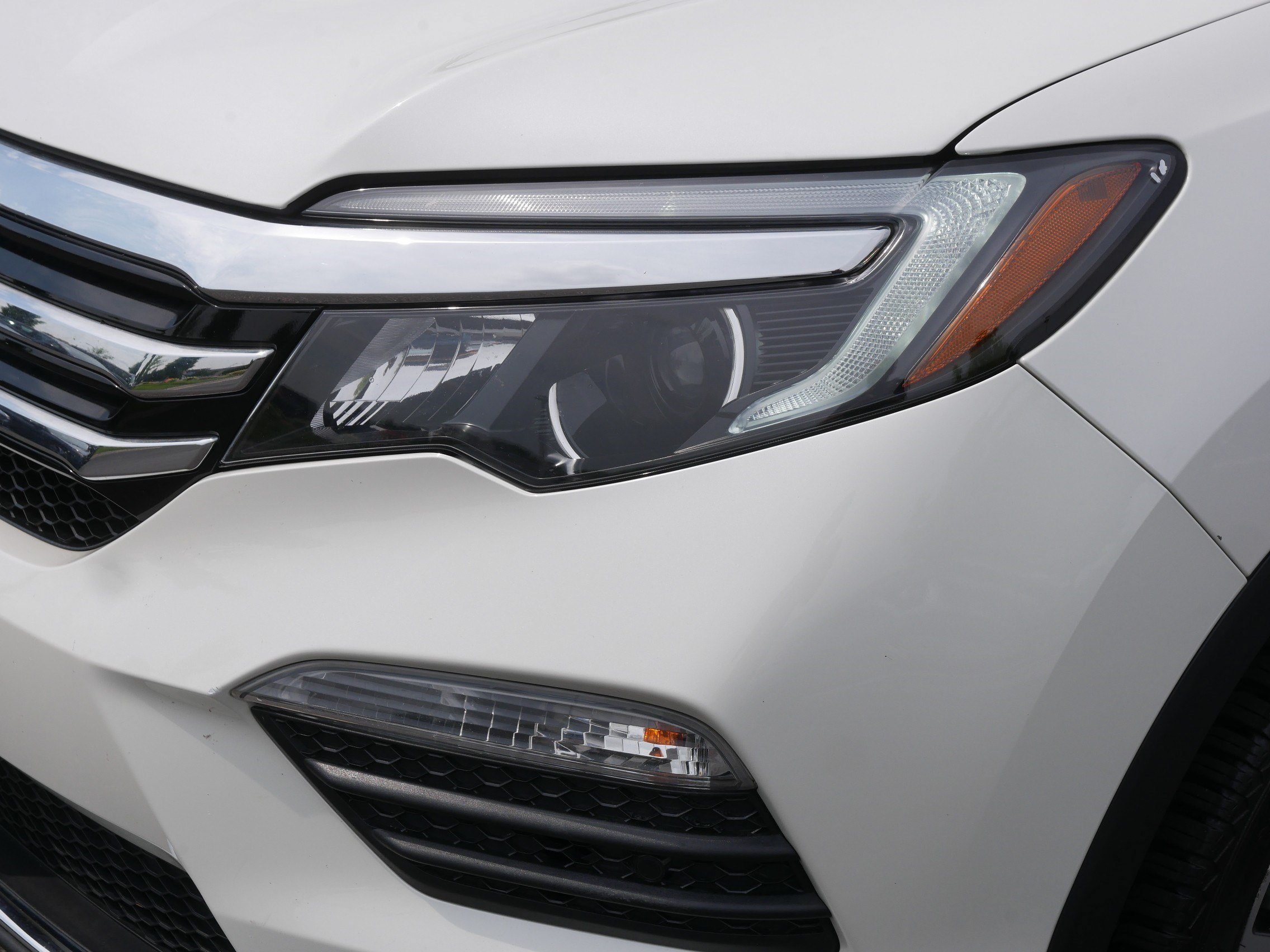 Used 2017 White Diamond Pearl Honda Touring image 16