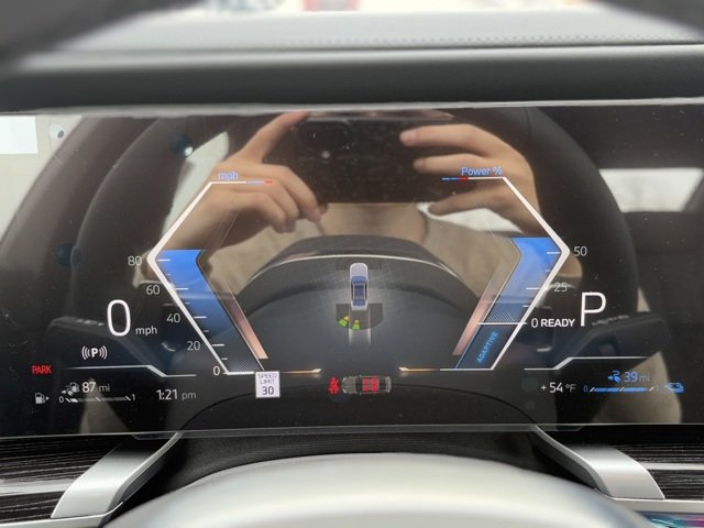 New 2025 Brooklyn Grey Metallic BMW 750e xDrive image 27