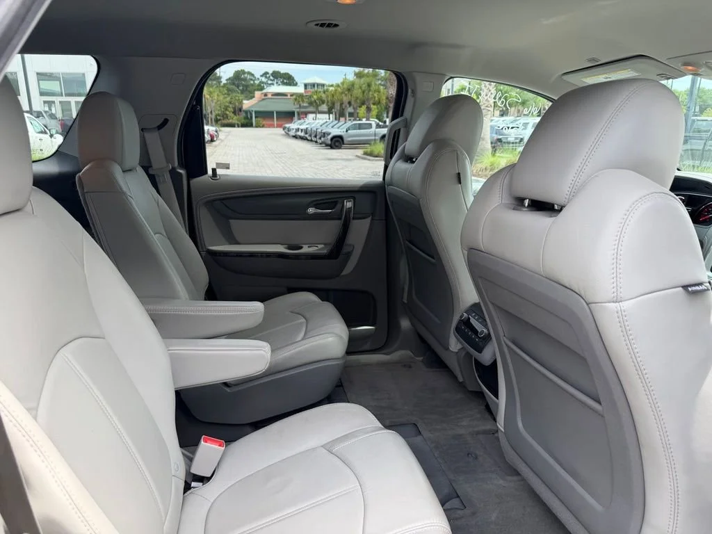 Used 2013 Champagne Silver Metallic GMC SLT image 12