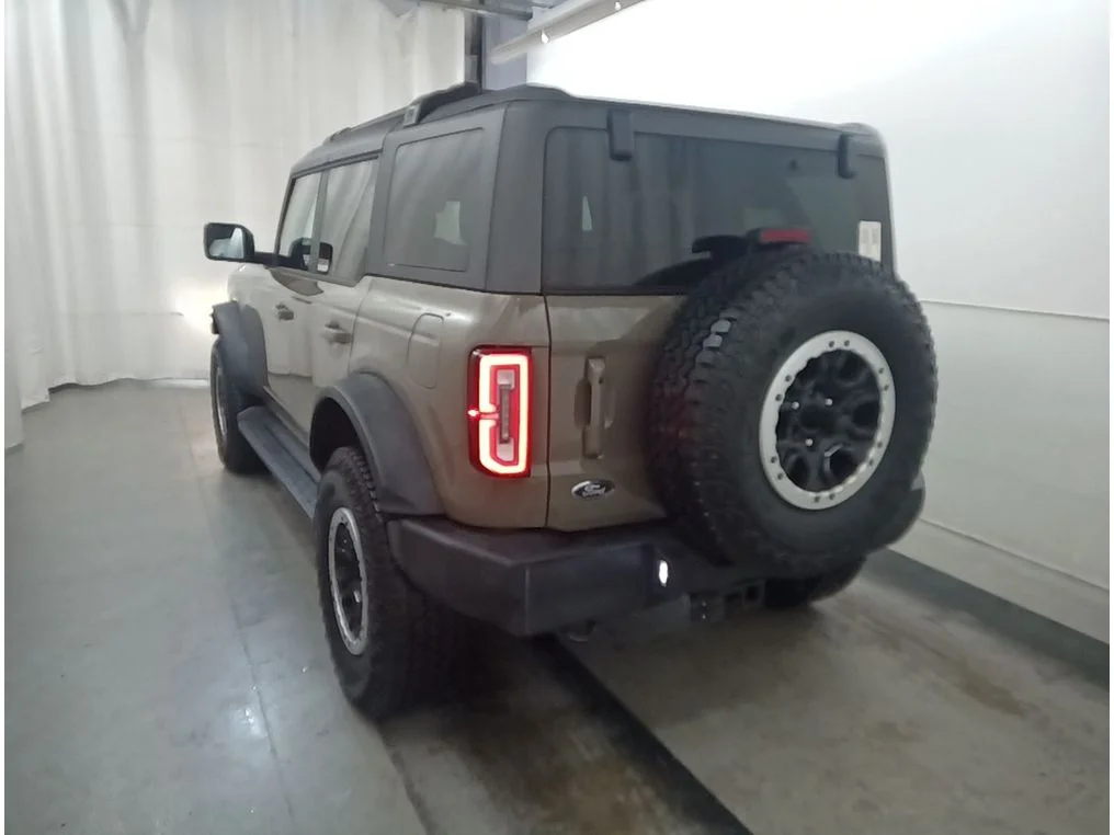 Used 2025  Ford Outer Banks image 2