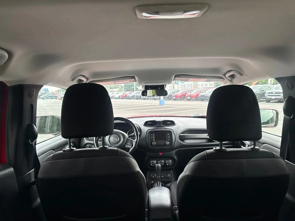Used 2017 Red Jeep Latitude image 8