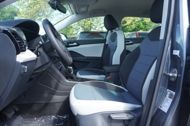 New 2027 Platinum Gray Metallic Volkswagen 1.5T S image 18