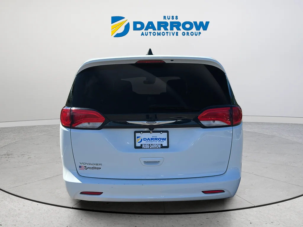 Used 2023 White Chrysler LX image 4