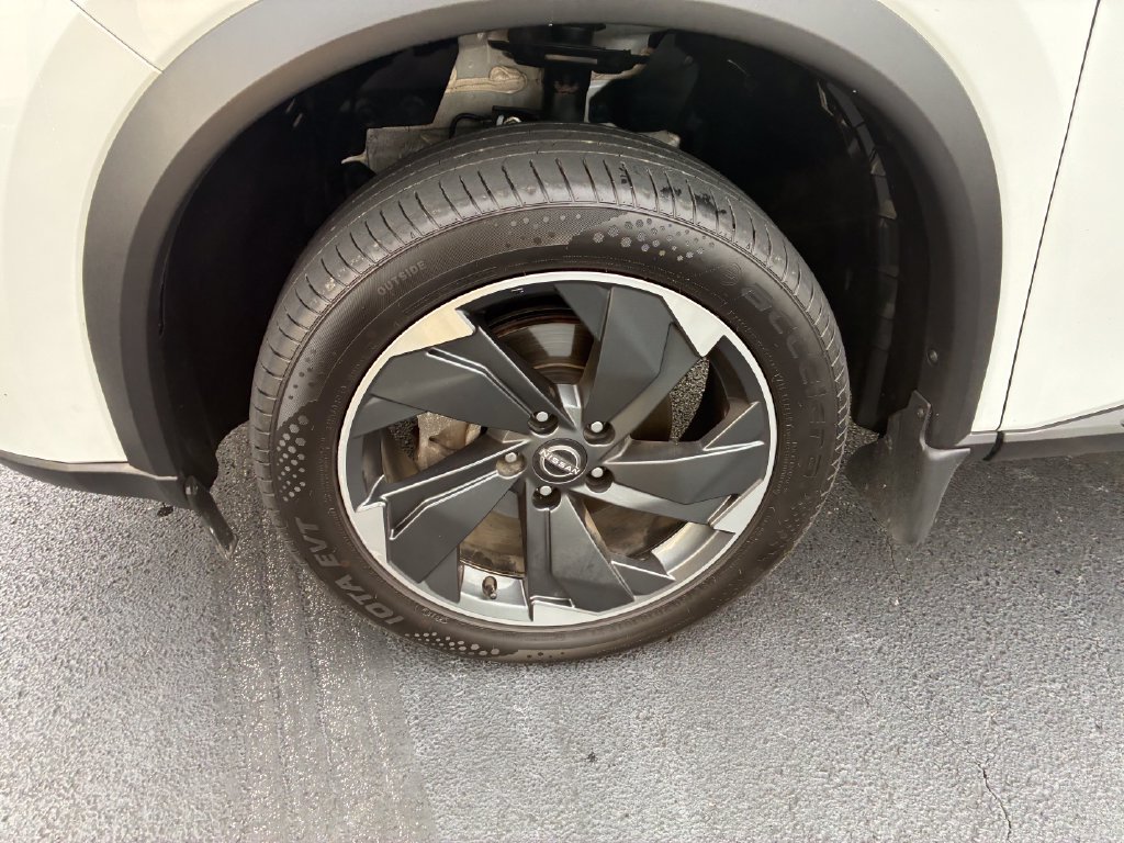 Used 2024 White Nissan SV image 7