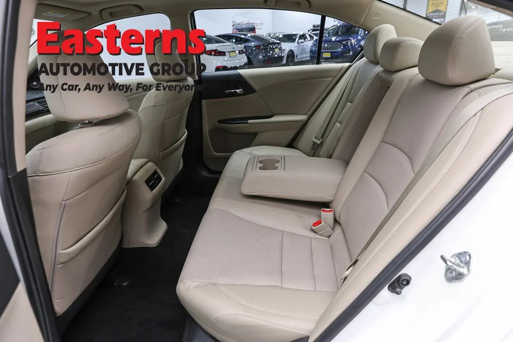 Used 2017 White Honda EX-L image 22