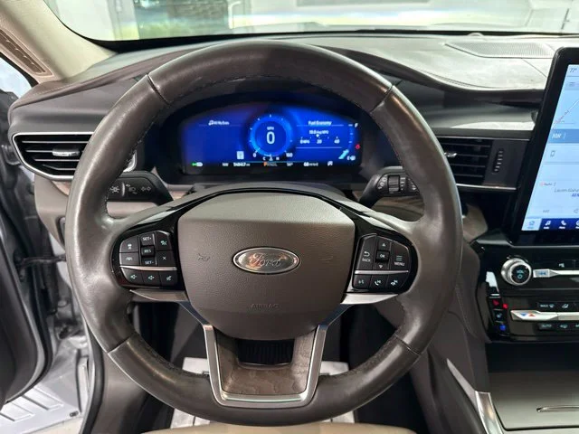 Used 2022 Silver Ford Platinum image 27