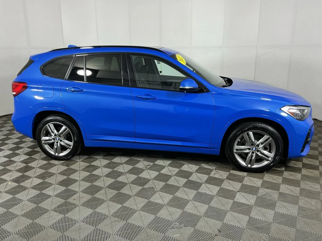 Used 2022 Blue BMW xDrive28i image 14