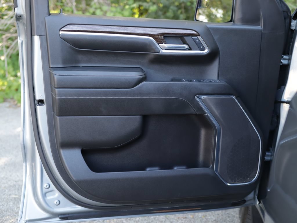 Used 2024 Sterling Metallic GMC Elevation image 23